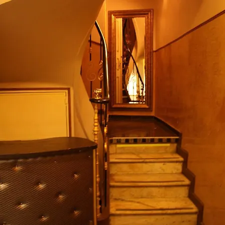 Arcotel 4 Minutes Du Palais Des Festivals - New Management New Team - Old Revievv فندق